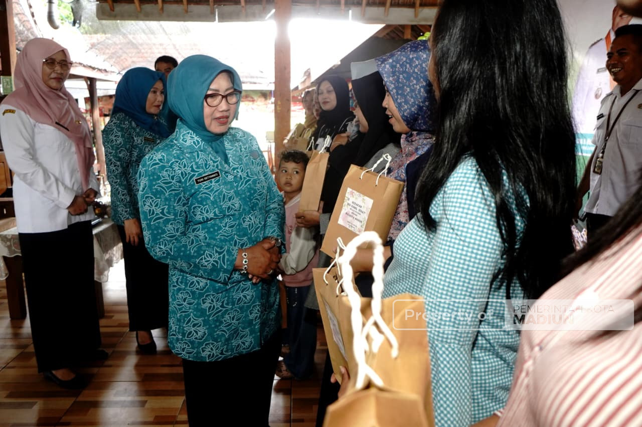 Tekan Angka Stunting dalam Peringatan HKN ke-61, Pemkot Madiun Ajak Ibu Hamil Rujakan
