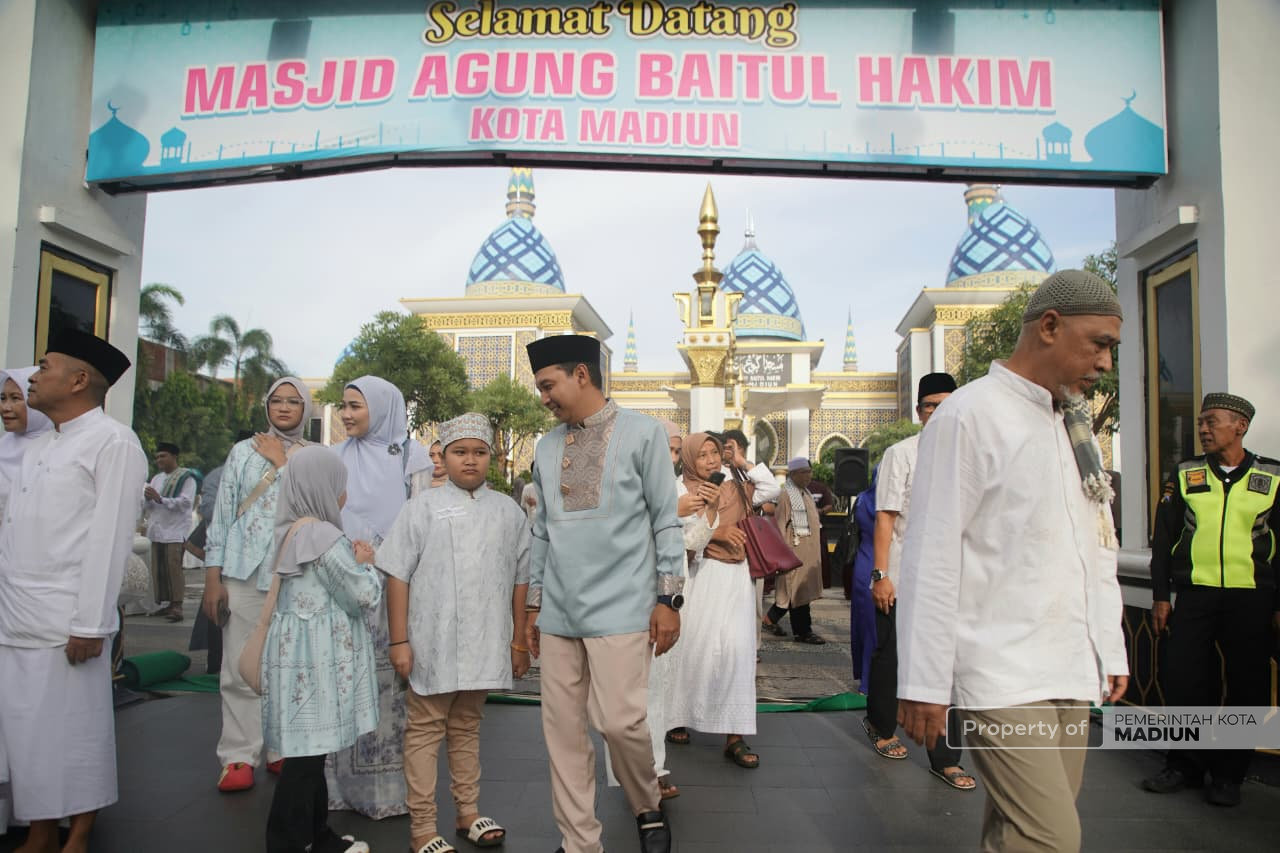 Ribuan Umat Muslim Padati Masjid Agung Baitul Hakim, Plt Wali Kota Madiun Ajak Bangun Daerah di Hari Kemenangan