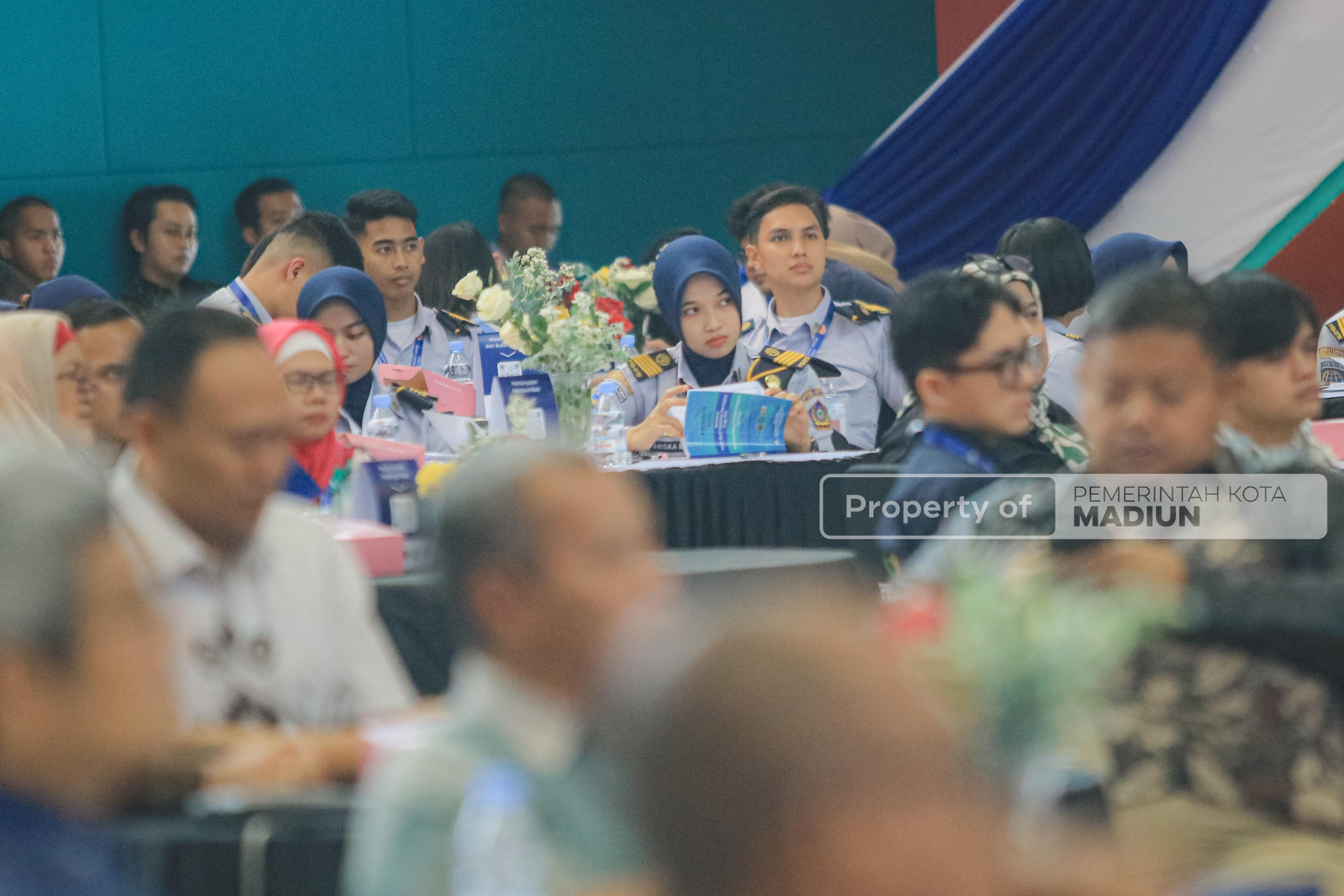 Wali Kota Madiun Apresiasi Perkembangan Perguruan Tinggi dalam Simposium FSTPT di PPI Madiun