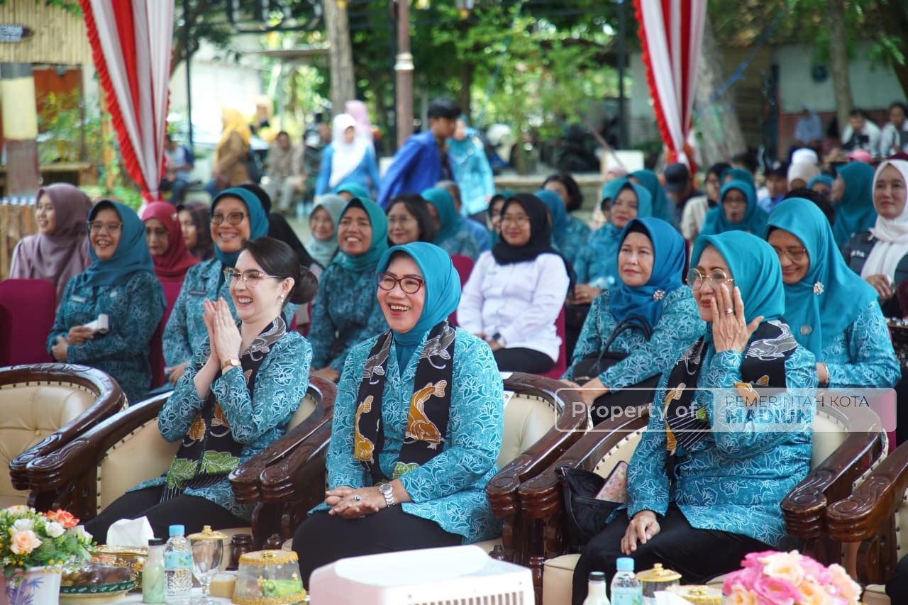 Hadiri Pencanangan Kampung Mandiri Mahesa Terintegrasi Berbasis Teknologi, Arumi: Perubahan dan Peningkatan Luar Biasa!
