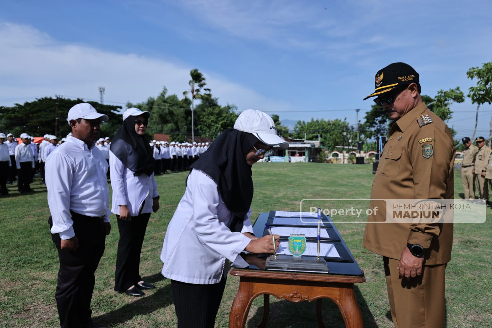 Serahkan SK PPPK Paruh Waktu, Wali Kota Madiun Tegaskan Kinerja Jadi Penilaian Utama