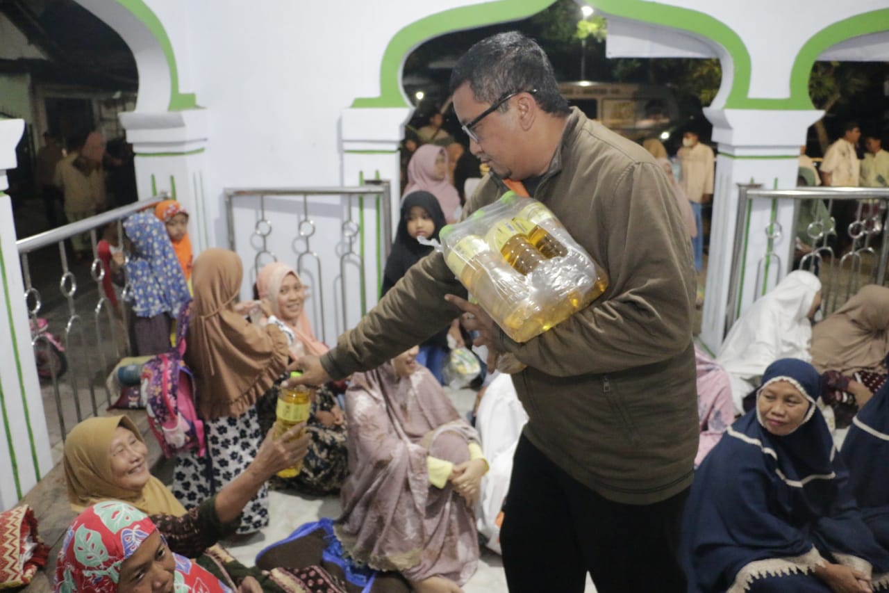 Shalat Isya Berjamaah Di Darul Muttaqien, Wali Kota Sampaikan Oleh-oleh Dari Negeri Kincir Angin