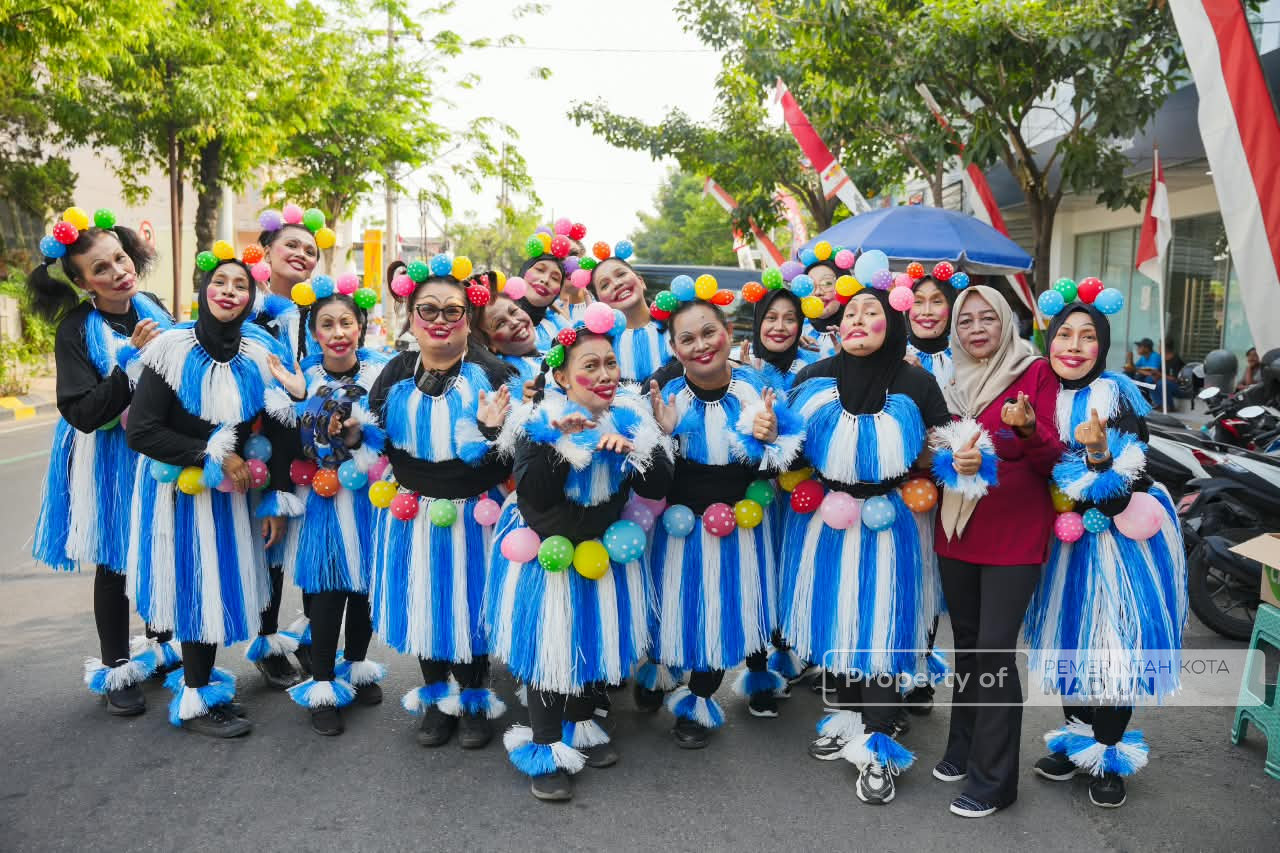 Turut Semarakkan HUT Kemerdekaan, RW 7 Kelurahan Kejuron Gelar Senam Sehat dan Lomba Yel-Yel