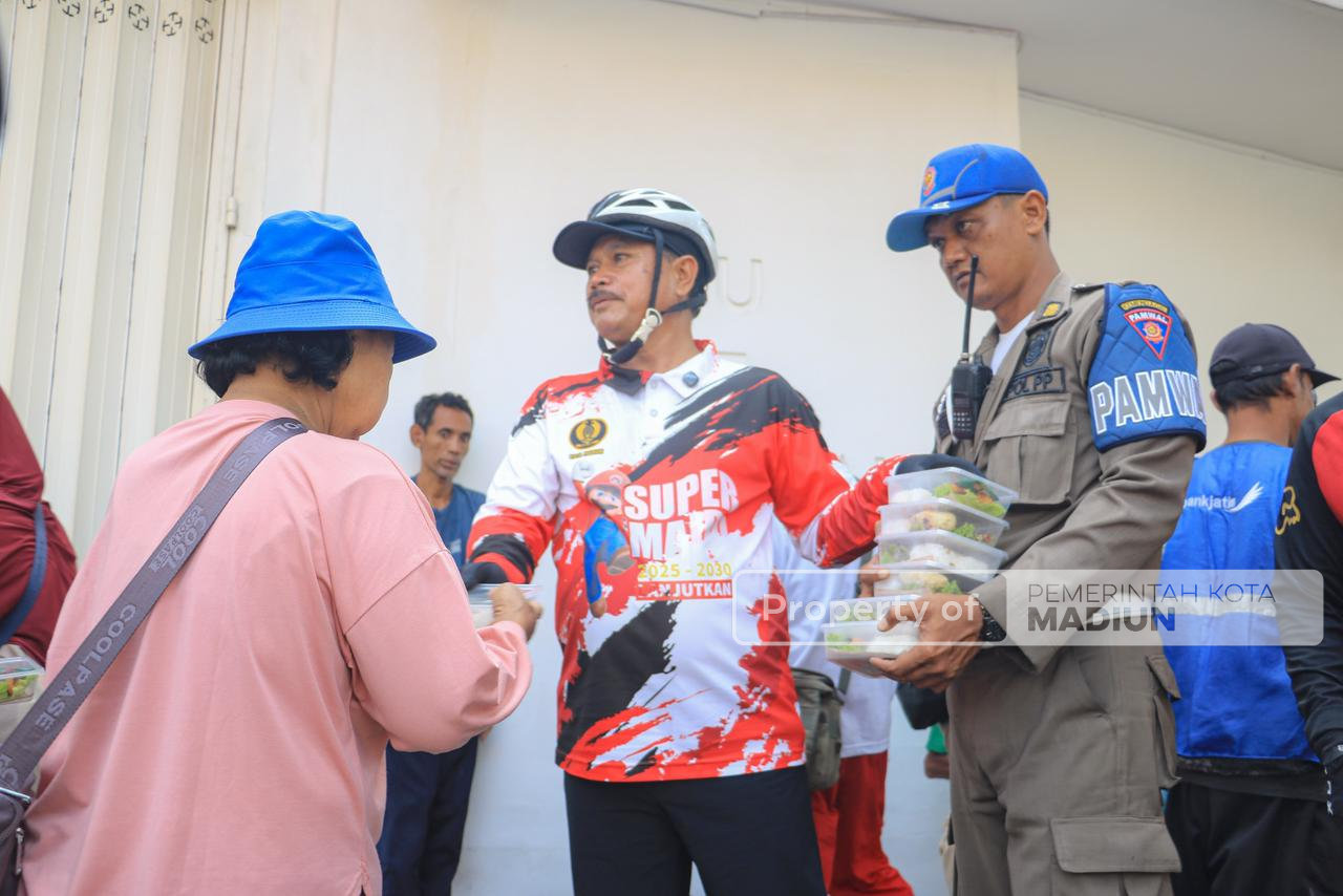 Gowes Sambil Pantau Kota, Wali Kota Madiun Cek Progres MPP dan Sapa Warga di Sepanjang Rute