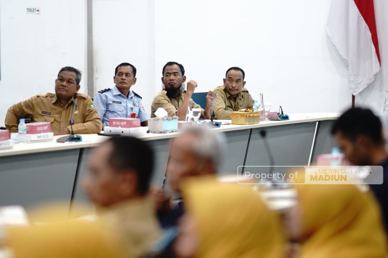 Pastikan Stabilitas Harga Jelang Nataru 2026, Wali Kota Pimpin HLM TPID Kota Madiun