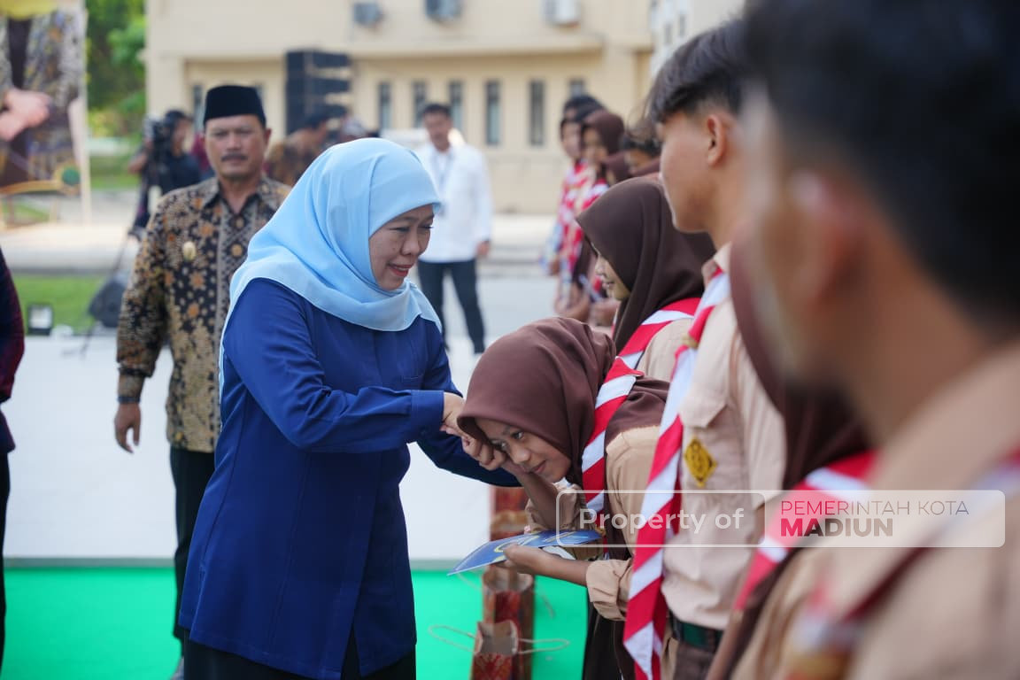 Gubernur Khofifah Resmikan Masjid Baitus Sholihin SMAN 3 Taruna Angkasa Madiun