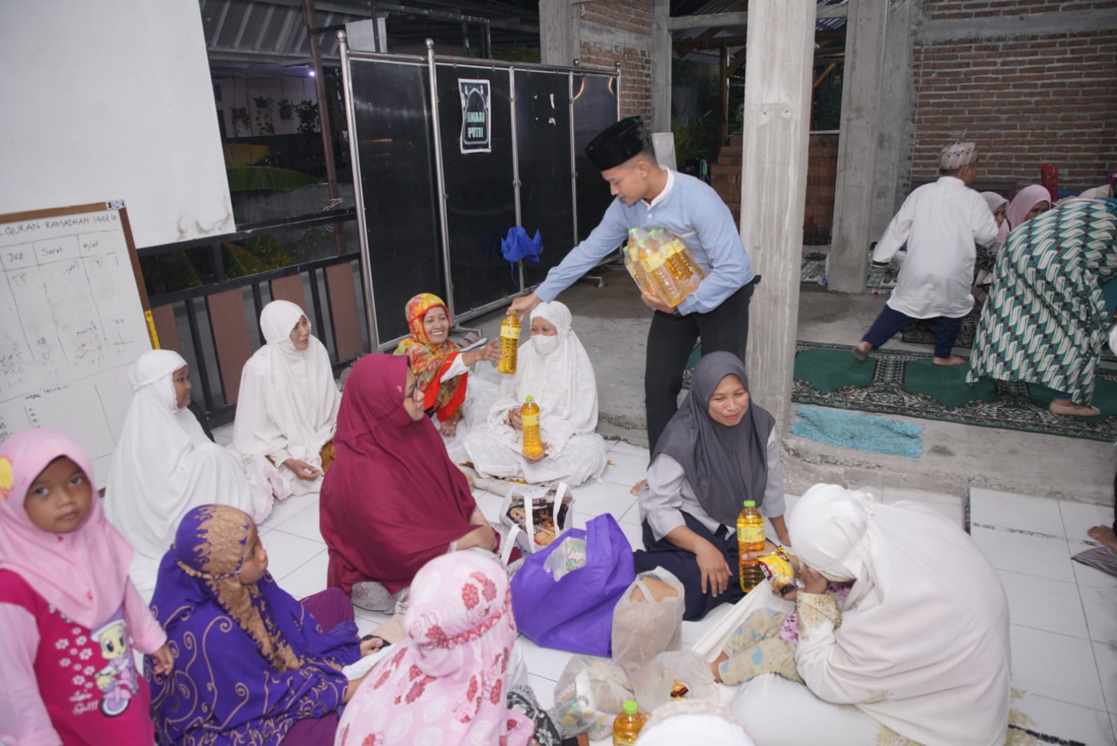 Shalat Berjamaah Di Masjid Abu Bakar, Wali Kota Imbau Warga Ikut Jaga Kondusifitas Jelang Lebaran