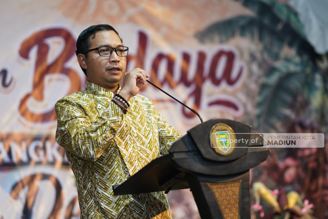 Hadiri Puncak Bersih Desa Madiun Lor, Plt Wali Kota Apresiasi Kreativitas Warga