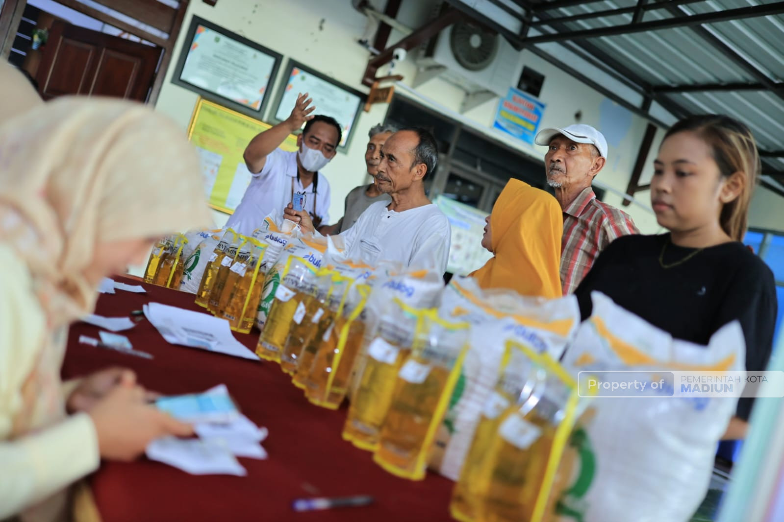 Salurkan Bantuan Pangan dari Bapanas, Pemkot Madiun Harap Kebutuhan Warga Jelang Lebaran Terpenuhi