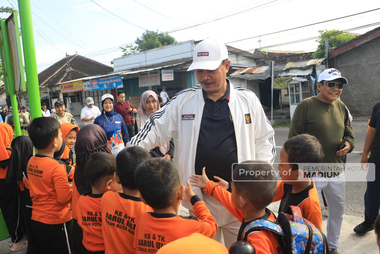 Dorong Gaya Hidup Sehat, Wali Kota Ajak Kepala OPD Rutin Jalan 10.000 Langkah