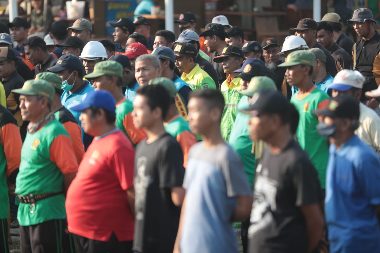 Kerja Bakti Bersama Warga di Lapak Pancasoka, Wali Kota Harap Kebersihan dan Kenyamanan Terus Dijaga