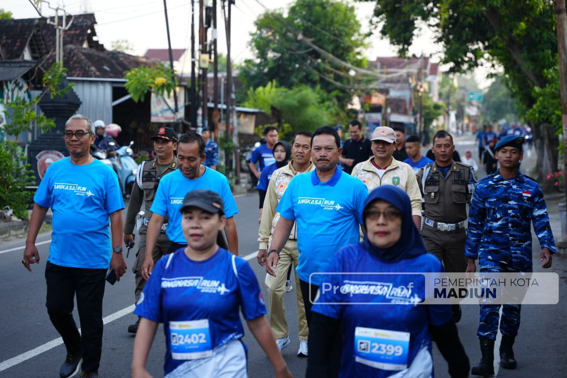 Hadiri Angkasa Fun Run 2025, Wali Kota Madiun: SMAN 3 Taruna Angkasa Madiun Luar Biasa!