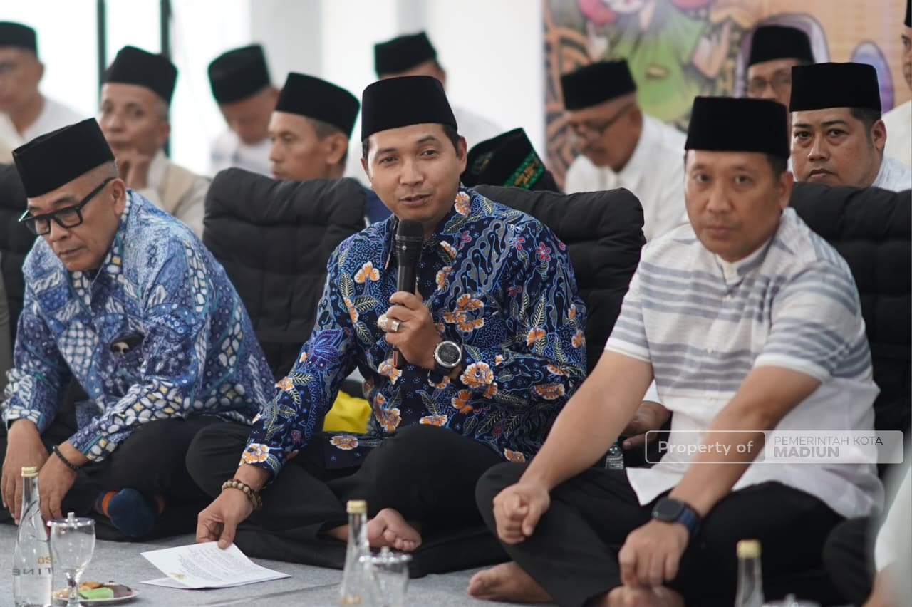 Jelang Keberangkatan Haji, Plt Wali Kota Madiun Ingatkan CJH Jaga Kesehatan dan Ikuti Arahan Pembimbing
