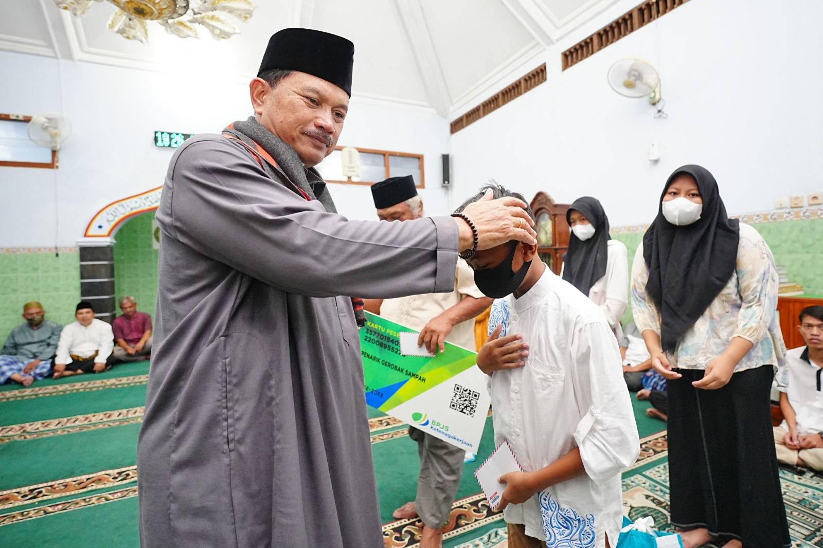 Lewat Shalat Isya Berjamaah, Wali Kota Ajak Warga Dukung Pembangunan Kota
