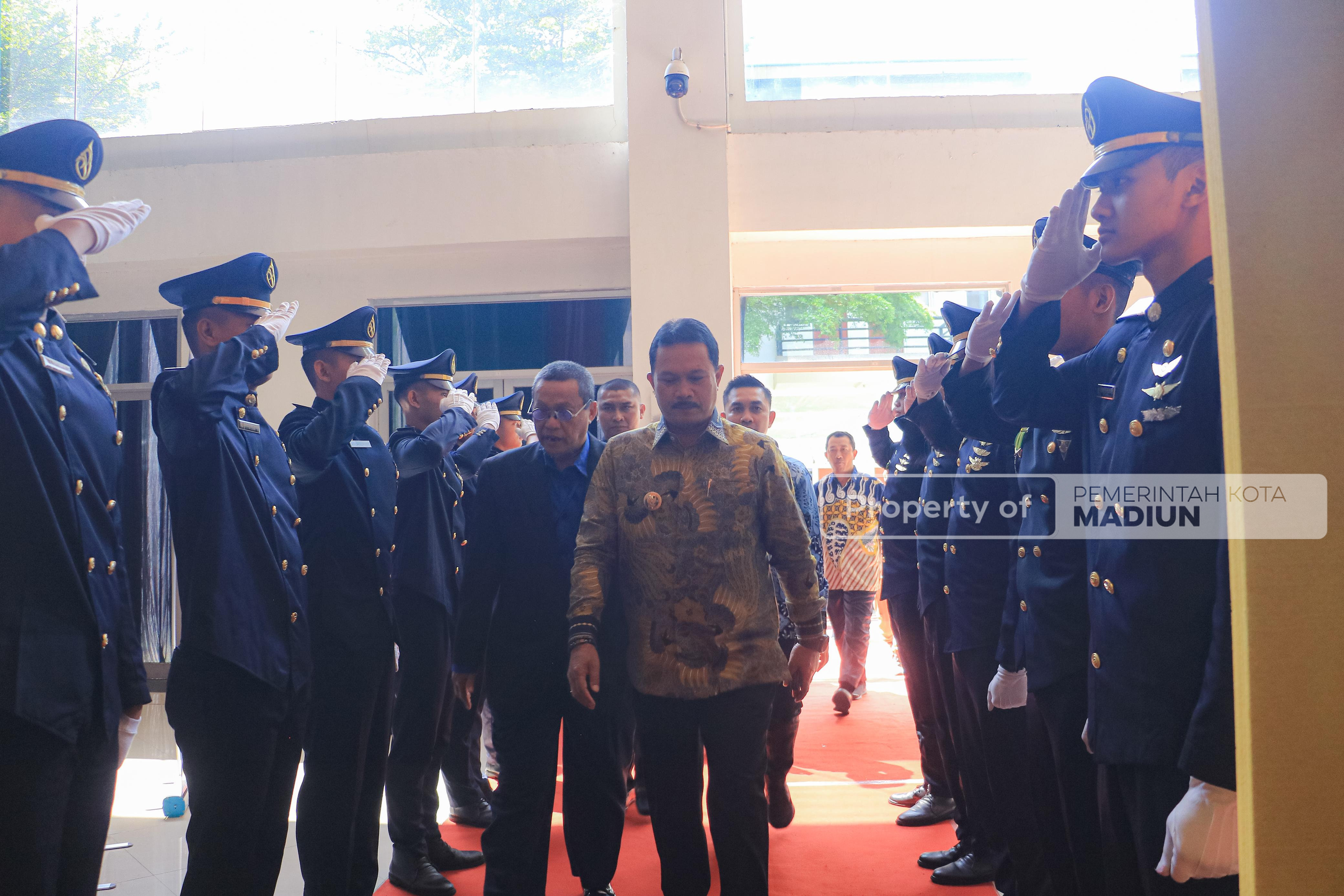 Wali Kota Madiun Apresiasi Perkembangan Perguruan Tinggi dalam Simposium FSTPT di PPI Madiun