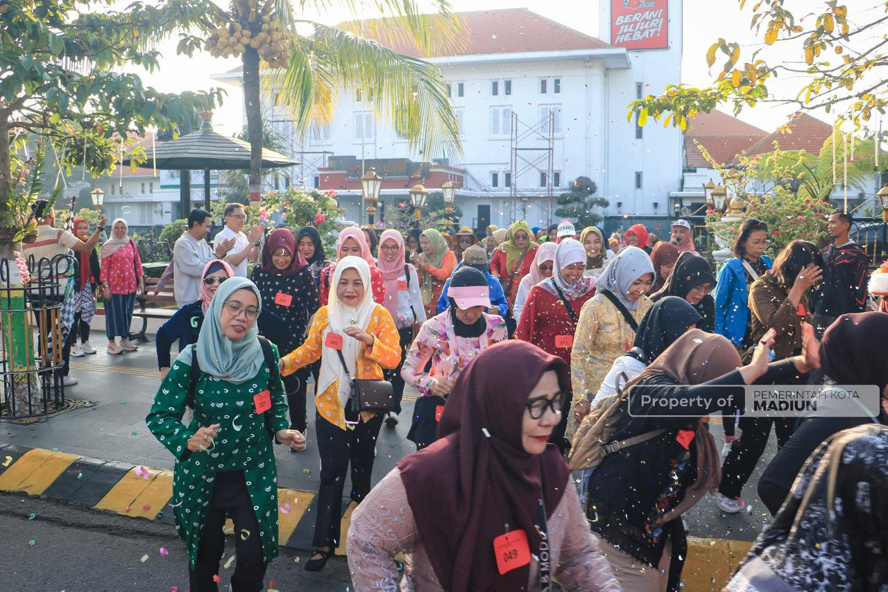 Ketika Budaya dan Olahraga Bersatu Padu, Uniknya Kartini Fun Run Perwosi Kota Madiun