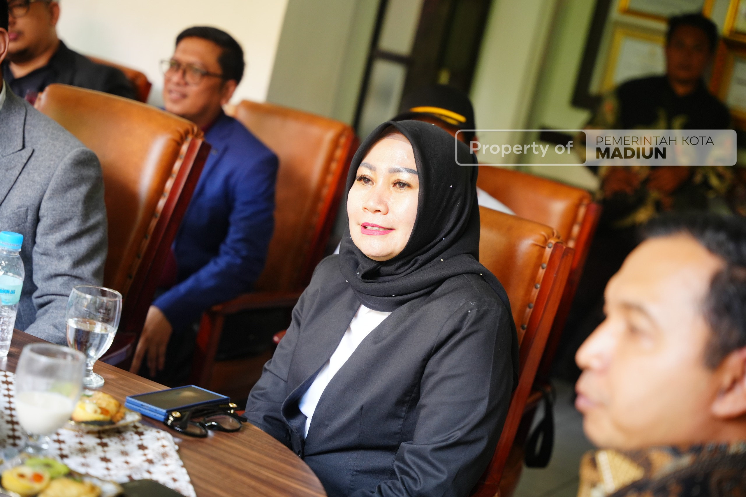 Terima Dua Audiensi, Wali Kota Bahas Kelanjutan Penataan Kabel Jalur Bawah dan Madiun Berkilau di Pergantian Tahun Nanti