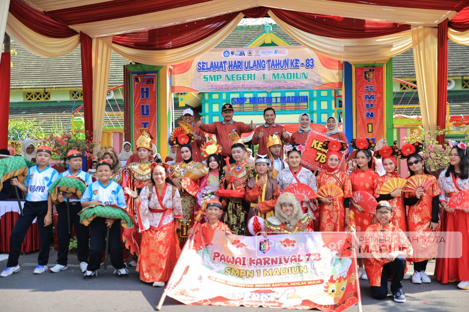Wali Kota Madiun Apresiasi Pawai SMPN 1, Dorong Tampil di Ajang Apeksi Bali 2026
