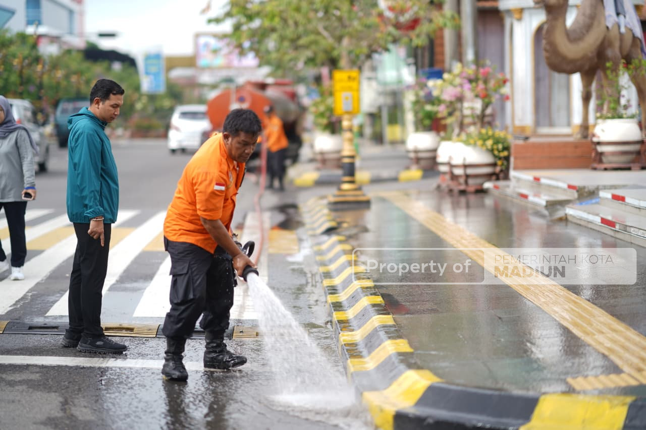 Wujudkan Kota Bersih, Wawali Pantau Kerja Bakti Jumat Pagi