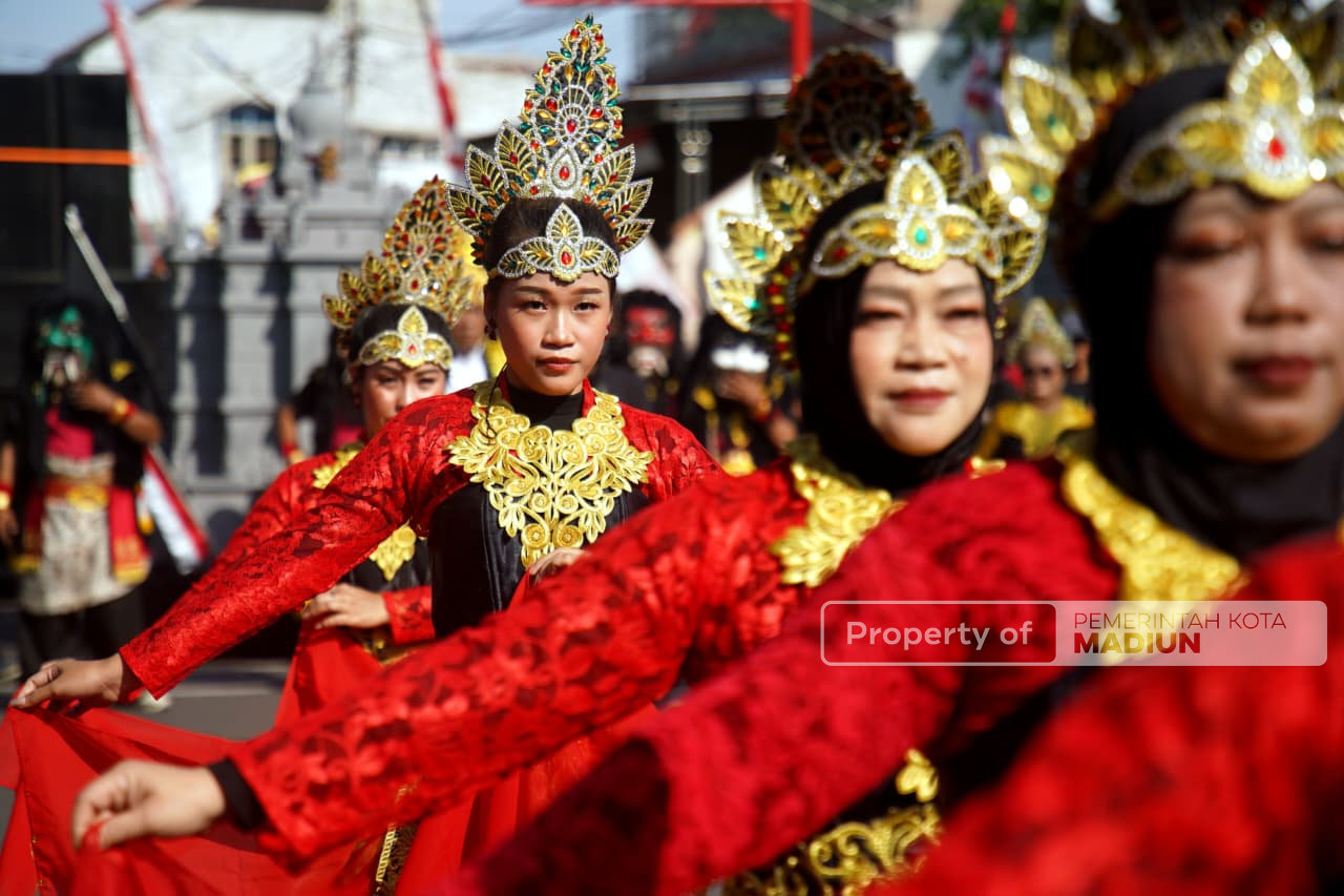 Pawai Budaya Kelurahan Kejuron Semarak, Wali Kota Maidi Tekankan Kekompakan sebagai Kekuatan Kota Pendekar