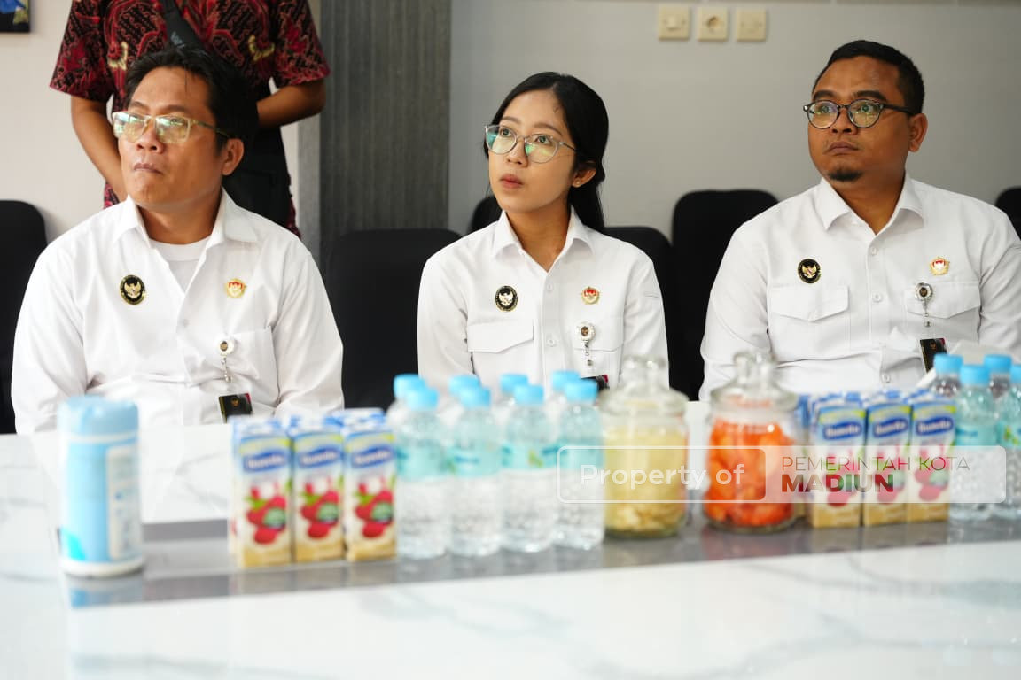 Wali Kota Sambut Perwakilan Kemenko Polkam di TPA Winongo, Bahas Program Kota hingga Ajak Tanam Pohon