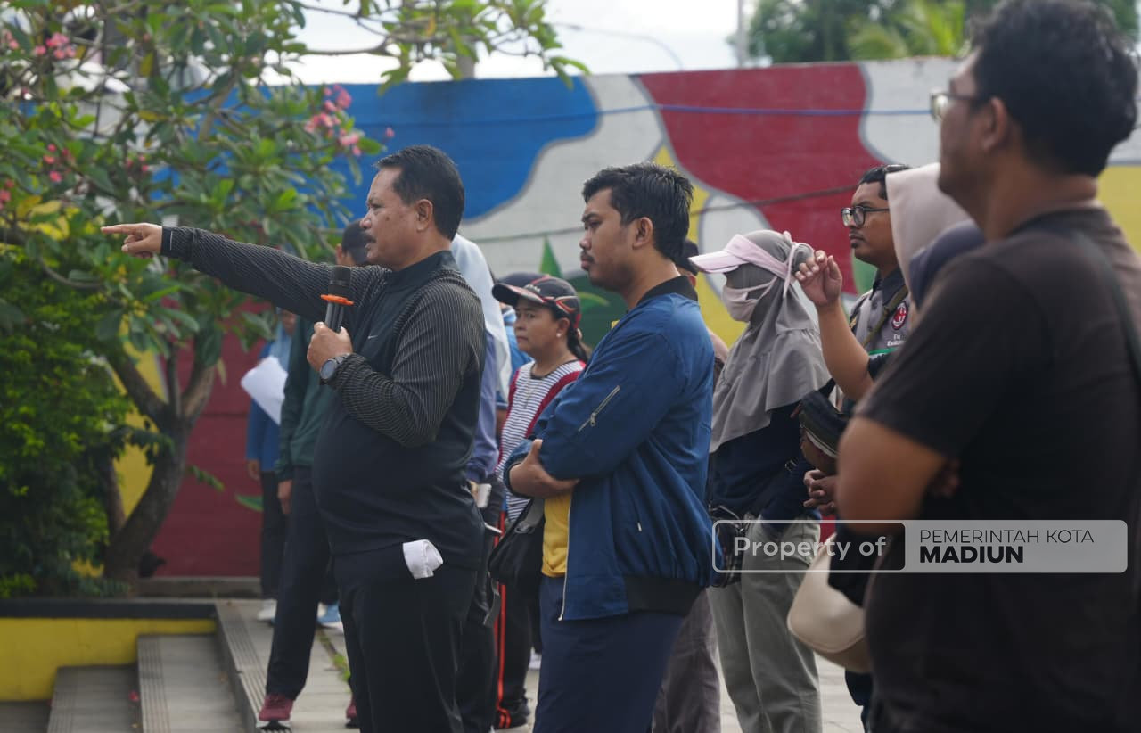 Wali Kota Madiun Lakukan Pembinaan, Tegaskan Penataan Pedagang Taman Bantaran Menuju Kawasan Strategis 2026