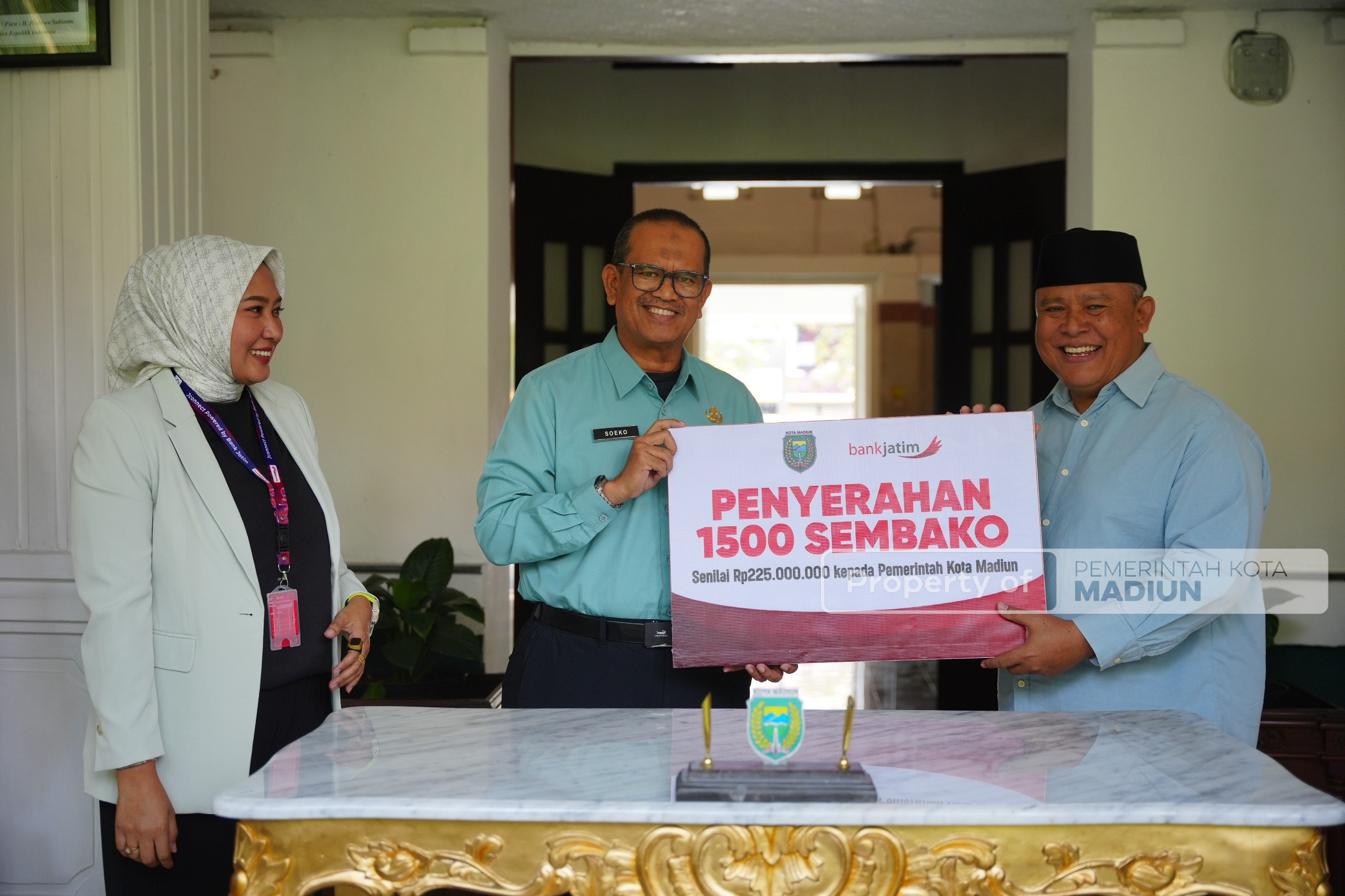 Sekda Kota Madiun Terima Penyaluran CSR Bersama Sektor Swasta Tingkatkan Lingkungan Sehat