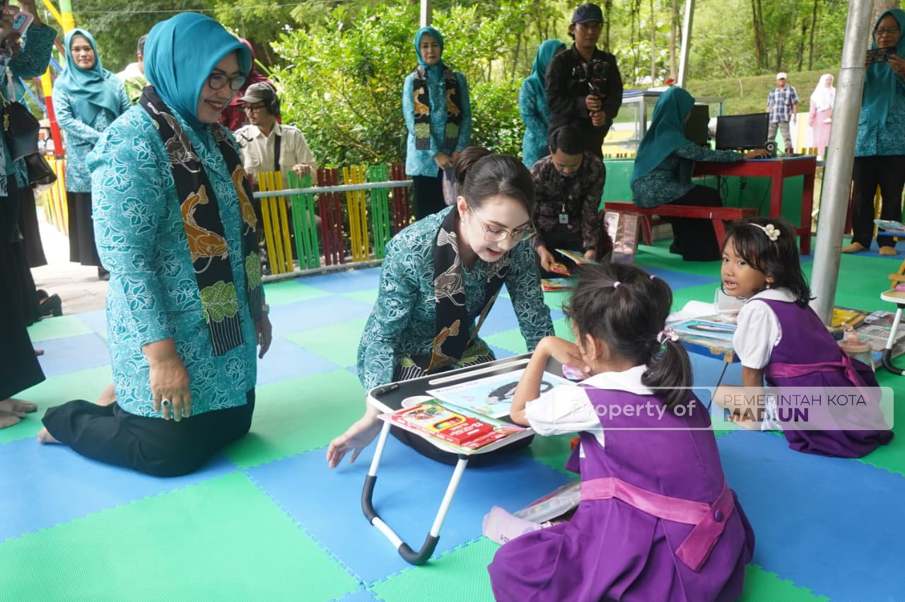 Hadiri Pencanangan Kampung Mandiri Mahesa Terintegrasi Berbasis Teknologi, Arumi: Perubahan dan Peningkatan Luar Biasa!